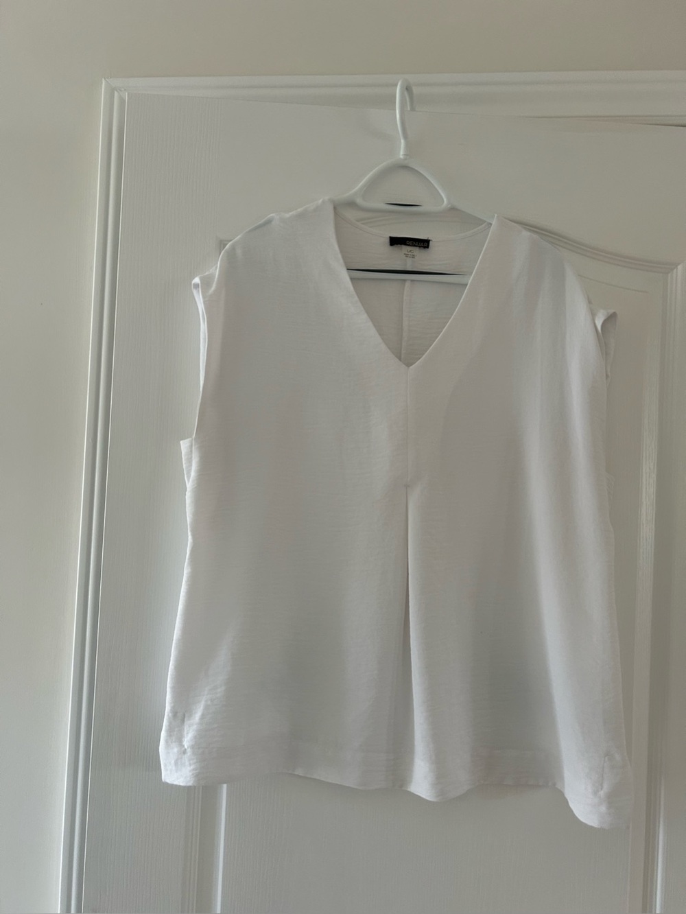 V-Neck White Sleeveless Tank Top - Unbranded